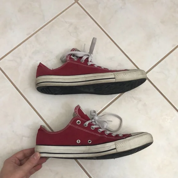 Mens Red low top converse - Picture 5 of 14